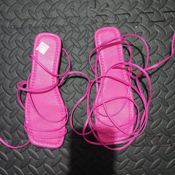 Women Fuschia Pink Lace Up Flat Sandals - Picture 2 of 10